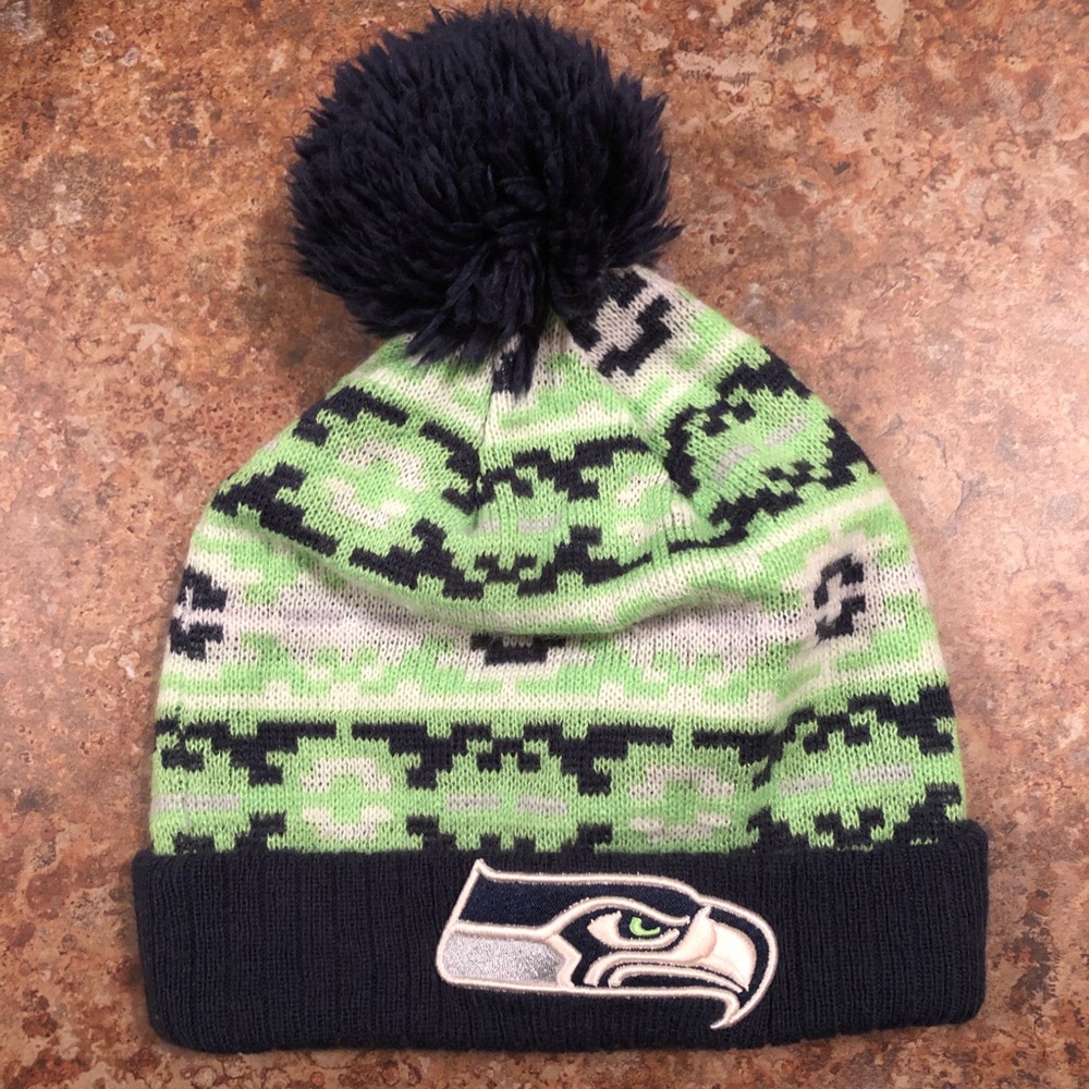 New Era Seattle Seahawks Puffball Beanie